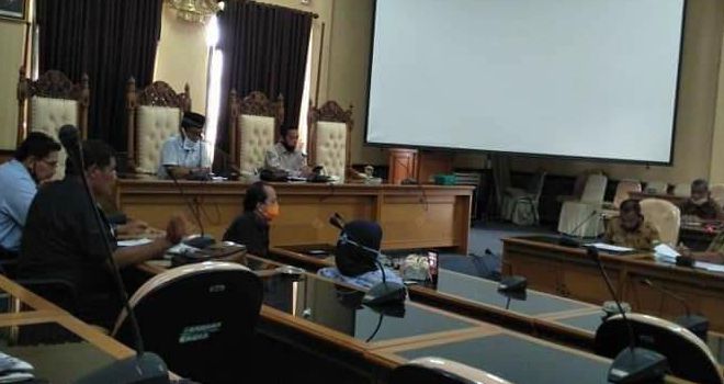 Hering dilakukan membahas bantuan Sosial (Bansos) terkait dampak virus Covid-19 yang disalurkan ke masyarakat Muarojambi yang angkanya lebih dari 9000 orang.