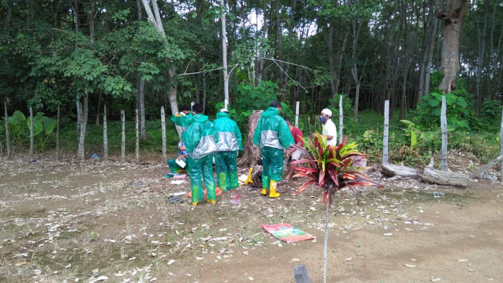 Heboh Pemakaman Warga Tembesi Sesuai Protap Covid -19.