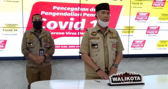 Walikota Jambi Sy Fasha pada jumpa persnya di ruang COC kantor Walikota Jambi, Selasa (5/5).
