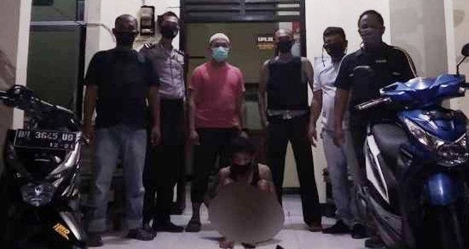 Pelaku curanmor asal Lubuk Linggau saat diamankan aparat di Polsek Bathin XXIV Batanghari.