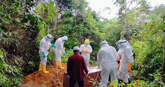 Proses pemakaman Jenazah almarhumah.