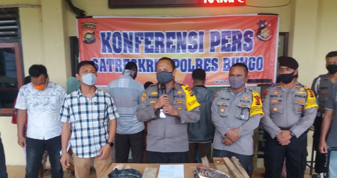 Dari 22 orang yang diamankan tersebut 10 orang ditetapkan sebagai tersangka.