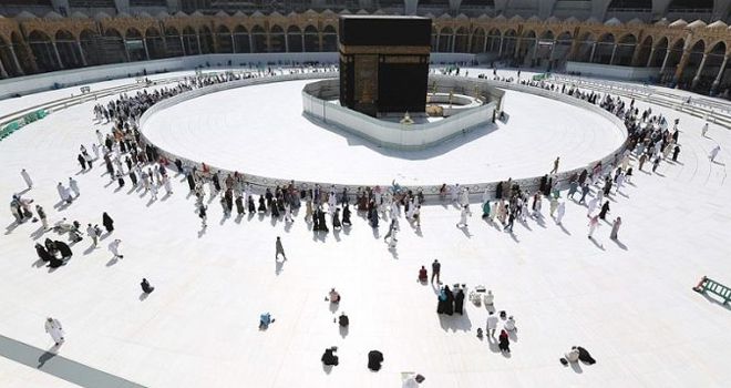 Kondisi Masjidil Haram, Makkah yang sepi dari jamaah semenjak merebaknya virus corona di Arab Saudi. 