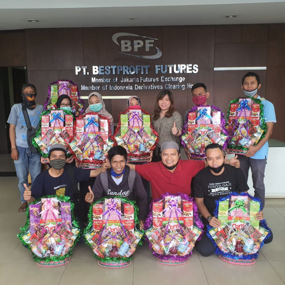 Best Profit Bagikan Parcel Lebaran Kepada Insan Pers