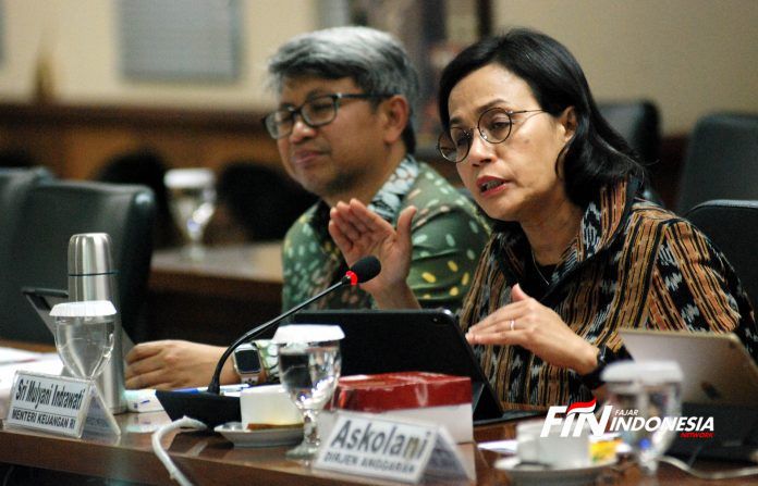 Menteri Keuangan RI, Sri Mulyani memberikan keterangan dalam rapat kerja (Raker) dengan Komite IV DPD RI di Ruang Rapat Komite IV Gedung Parlemen Senayan, Jakarta, Selasa (14/1/2020)