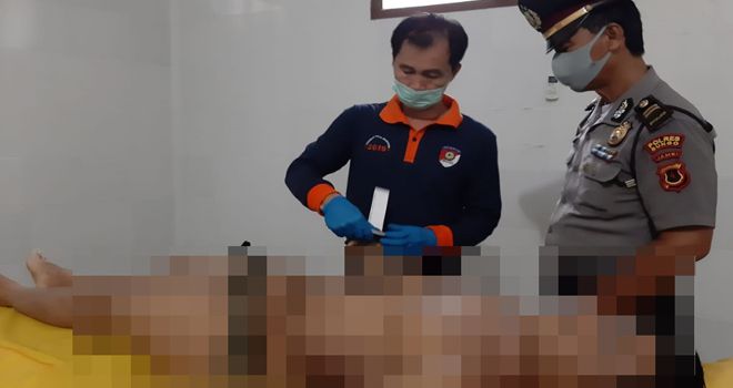 Jasad M Daud saat divisum.