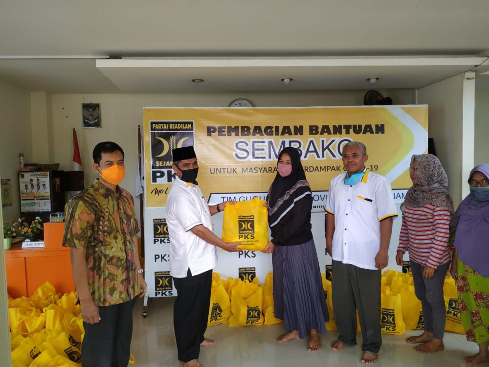 PKS Jambi Salurkan Rp. 774 Juta Lebih Bantuan untuk Penanganan Covid-19.