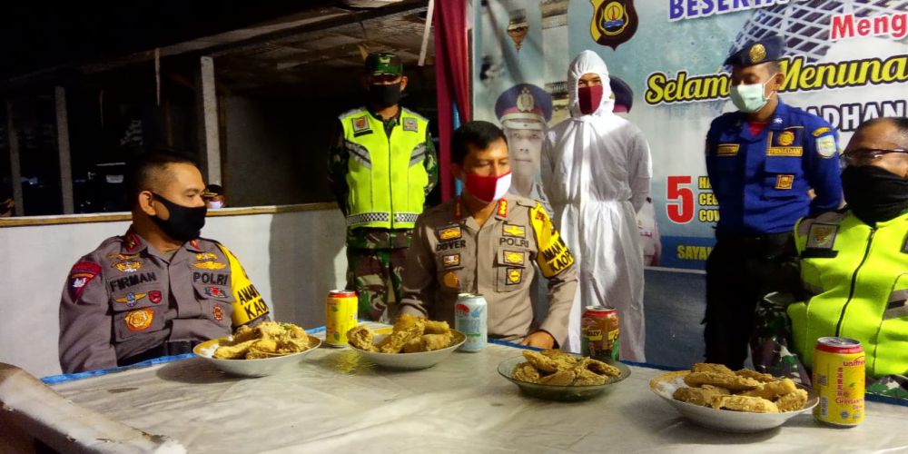 Kapolda Jambi Berikan Semangat Kepada Anggota di Posko Pencegahan Covid-19