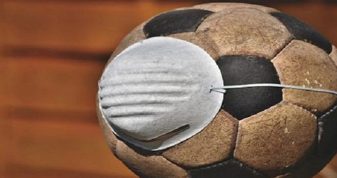 Ilustrasi sepak bola di tengah pandemi Virus Corona.


