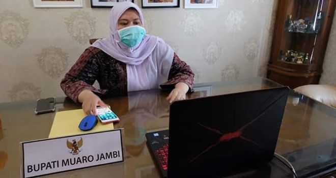 Bupati Muaro Jambi Hj Masnah Busro SE.