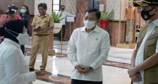 Wali Kota Tri Rismaharini, Menkes Terawan, Ketua Gugus Tugas Covid-19 Doni Monardo/Rmoljatim.


