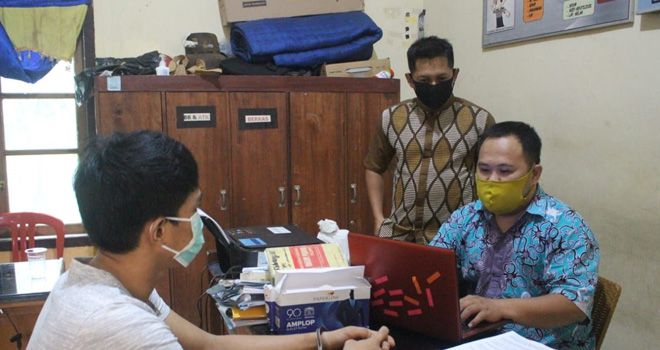 Petugas menggali keterangan dari tersangka yang ditangkap, hal ini terkait dua kawanan jambret yang berhasil kabur usai melakukan aksinya.