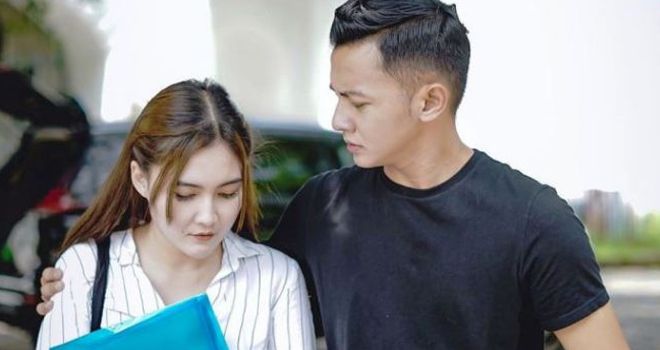 Nella Kharisma dan Dory Harsa. 


