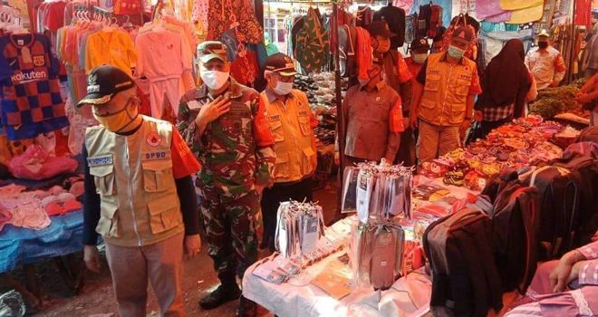 penerapan new normal hari kedua, langsung dipantau Bupati, Adirozal, Wakil Bupati, Ami Taher, Ketua DPRD, Dandim 0417 Kerinci, Kapolres, Kajari, Ketua PN, Ketua PA dan Sekda.