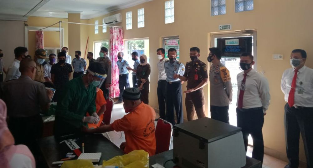 Tahanan Polres Muarojambi di Rapid Test Covid-19.