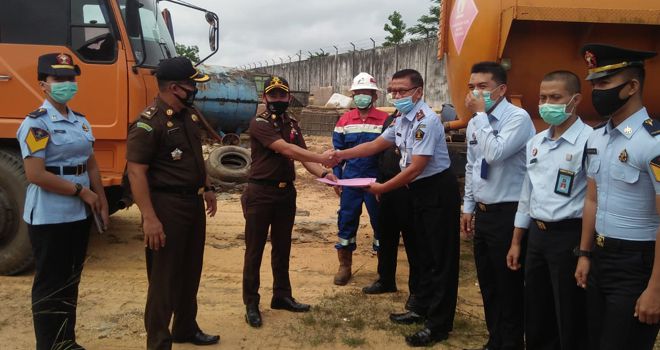 Kejaksaan Negeri Batanghari kembali menggelar eksekusi minyak bumi (minyak mentah) sebanyak 19 ribu Ton. 