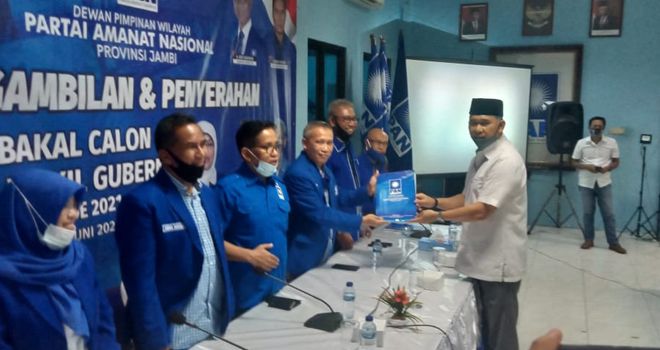 Sy Fasha Sy Fasha mendatangi DPW PAN Provinsi Jambi dalam rangka pengembalian formulir pendaftaran penjaringan kandidat yang akan diusung di Pilgub Jambi Desember mendatang.

