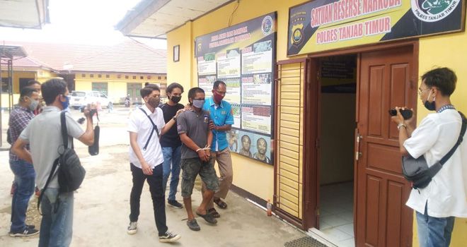 Pelaku penyalahgunaan narkotika jenis sabu yang telah menjadi TO petugas berhasil ditangkap, dan dijebloskan ke sel tahanan Mapolres Tanjabtim
