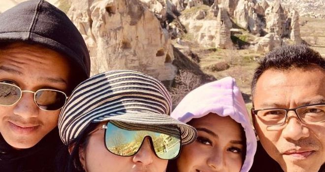 Keluarga Anang Hermansyah.

