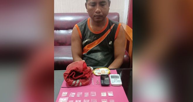 Pengedar sabu di Kecamatan Rimbo Bujang diringkus petugas berikut barang buktinya berupa sabu beberapa paket sabu siap edar