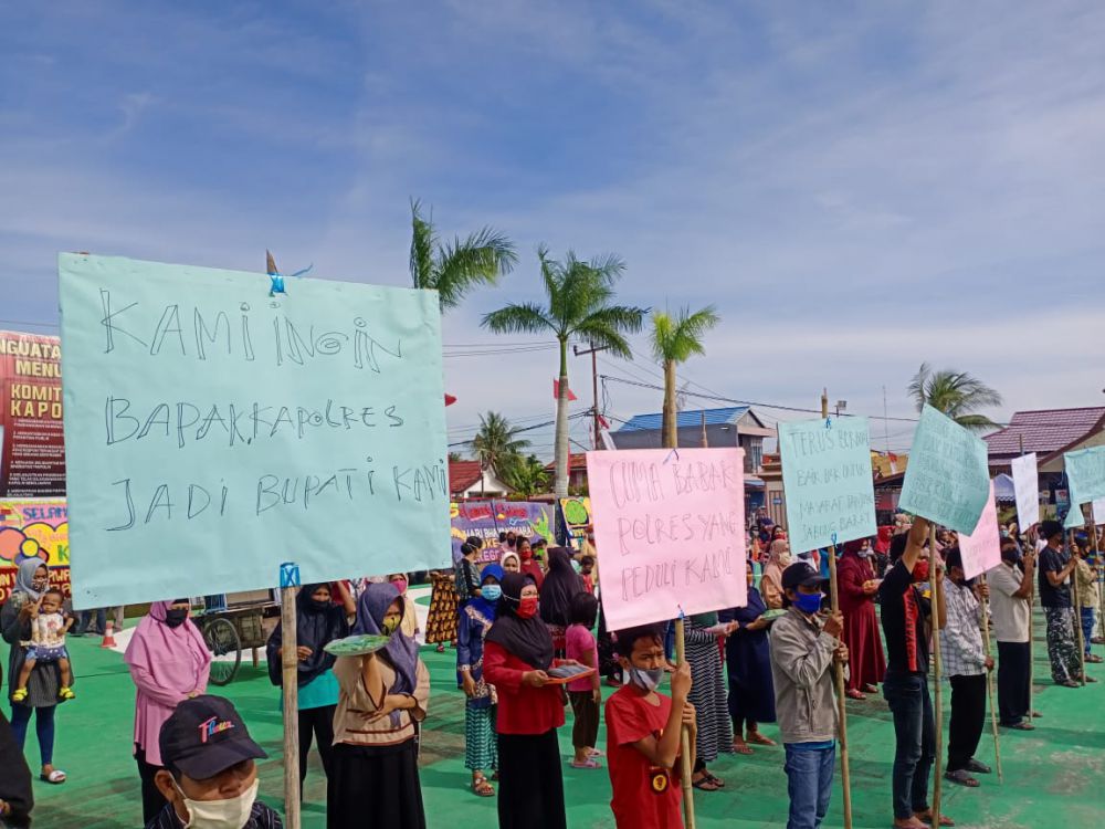 Ratusan Masyarakat Grudug Polres Tanjabbar.