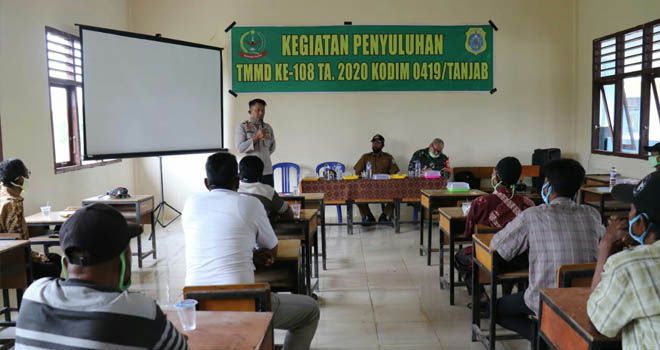 Ciptakan Pemilukada 2020 yang Damai, Satgas TMMD Kodim Tanjab Gelar Sosialisasi