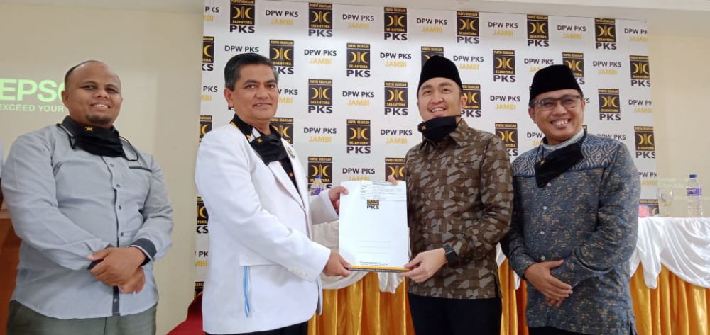 Partai Keadilan Sejahtera (PKS) mendeklarasikan dukungan untuk kontestasi politik Pilwako Sungai Penuh Desember mendatang.