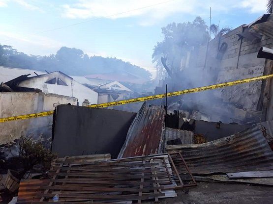 Rumah korban yang dilahap api subuh dini hari tadi, di Kleak, Manado.