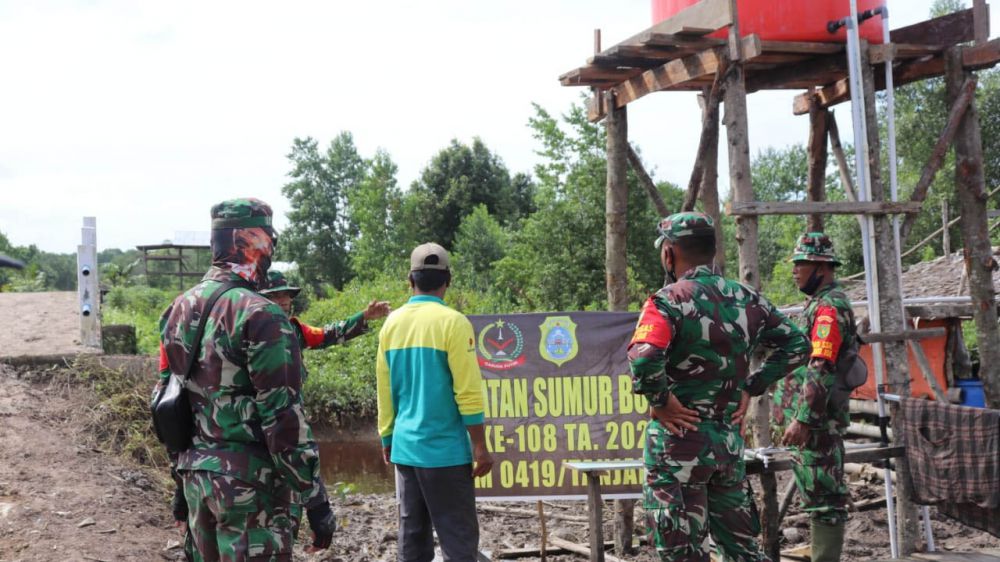 Dansatgas TMMD Kodim Tanjab Tinjau Sumur Bor di Desa Labuhan Pering