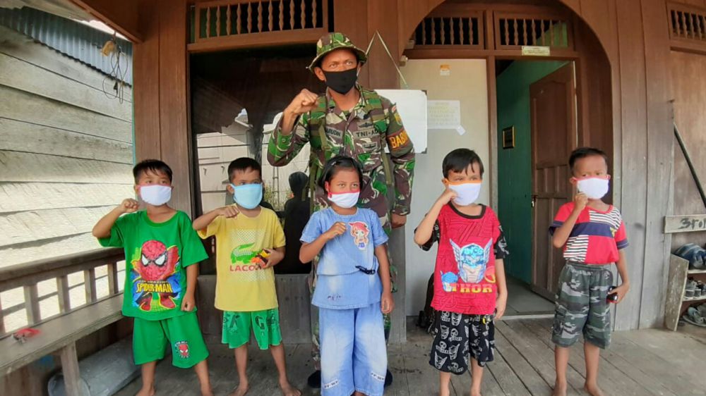 Begini Perhatian Satgas TMMD Kodim Tanjab Terhadap Anak-Anak dari Penularan Virus Corona