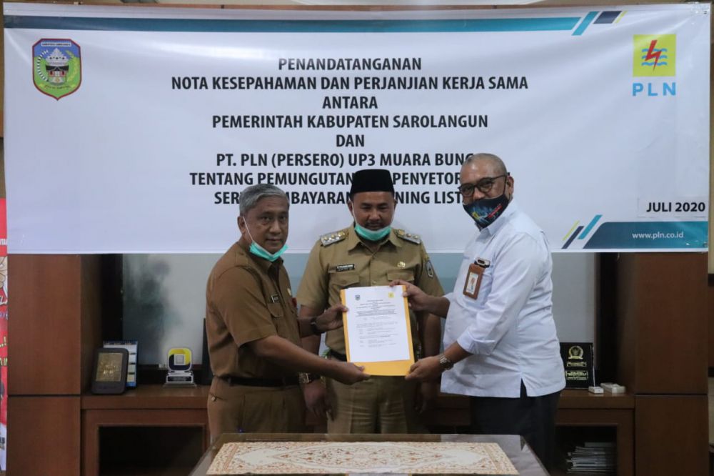 Pemkab Sarolangun Tanda Tangani MOU Dengan PT. PLN (Persero) Muara Bungo.