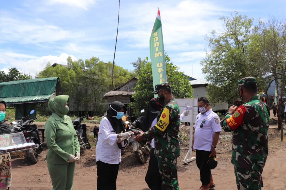 Tinjau Poskotis TMMD Kodim Tanjab, Tim Wasev Jalani Prosedur Protokol Kesehatan