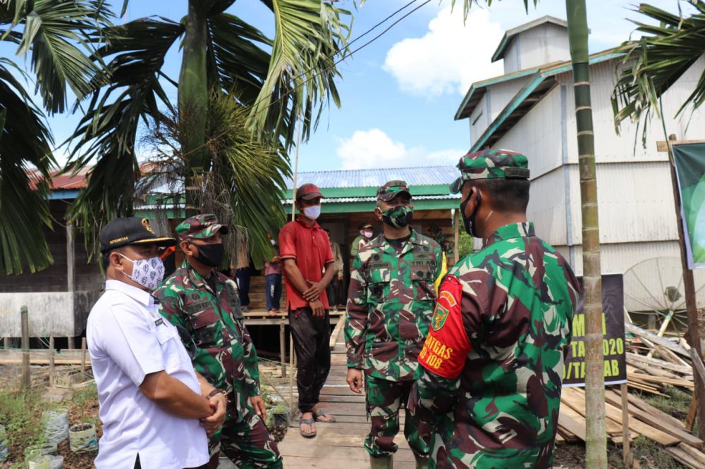 Tim Wasev Tinjau Rumah Hendri Penerima Bedah Rumah TMMD Kodim Tanjab