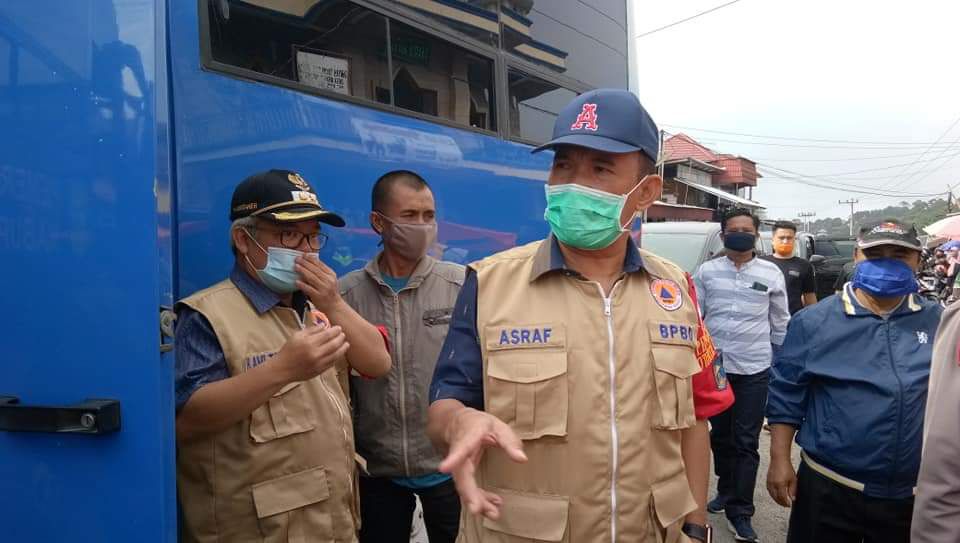 Pj. Sekda Kabupaten Kerinci, Asraf, saat dikonformasi oleh wartawan liputan Kerinci dan Sungai Penuh.