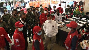 Ketua PMI HM Jusuf Kalla dan Gubernur Sulsel Nurdin Abdullah di Masamba.