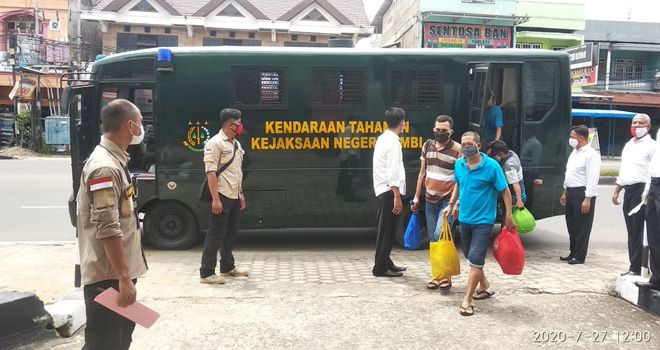 Sebanyak 30 orang terpidana kasus narkotika dipindahkan ke Lapas, setelah sebelumnya dititipkan di sel tahanan Polresta.