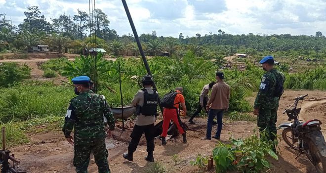 30 Sumur Ilegal Driling Desa Lubuk Napal di Police Line.