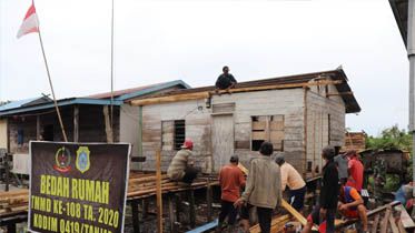 TNI Hadir, 4 Rumah Warga Desa Labuhan Pering Telah Layak Huni