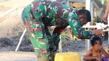 Disaat Bocah Labuhan Pering Mandi di Sumur Bor TMMD