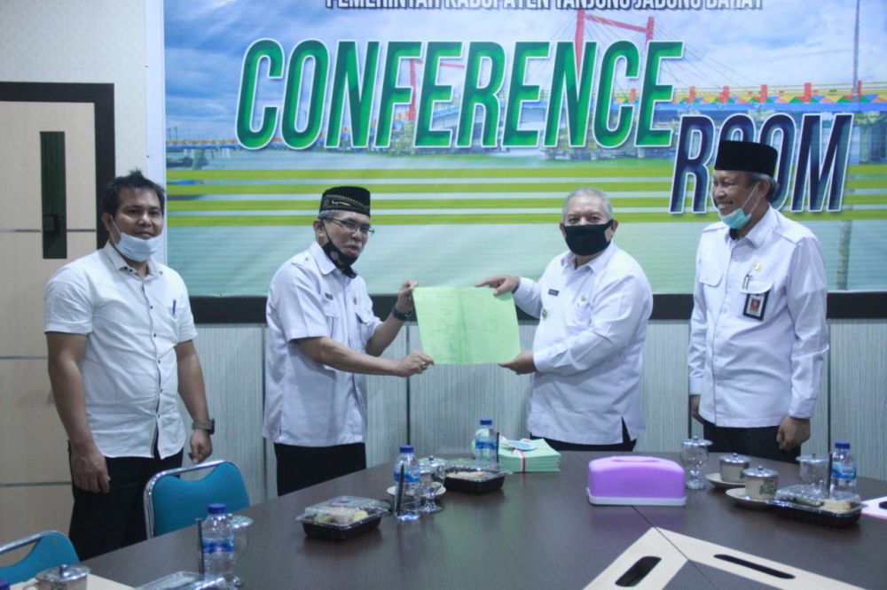 Pemkab Tanjabbar Terima 50 Sertifikat Tanah Dari BPN