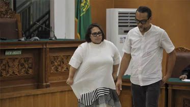 Akrab dengan Narkoba, Nunung Ngaku Pernah Ditalak Suaminya