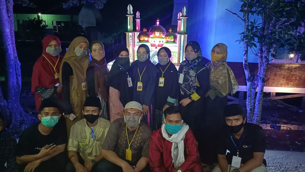 Foto bersama pemuda/i Desa Teluk Majelis.