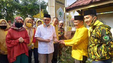 Sembelih 6 Ekor Sapi, DPD I Golkar Jambi Bagikan Ribuan Paket Daging ke Warga