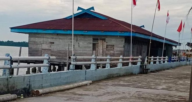 Pemkab Tanjabtim akan membangunan dermaga secara permanen di Kantor Pos Pengawasan LLASDP Kampung Laut. Foto adalah dermaga lama.