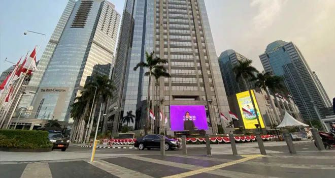 Ternyata Videotron Ungu yang Viral Di Twitter itu Ada di SCBD