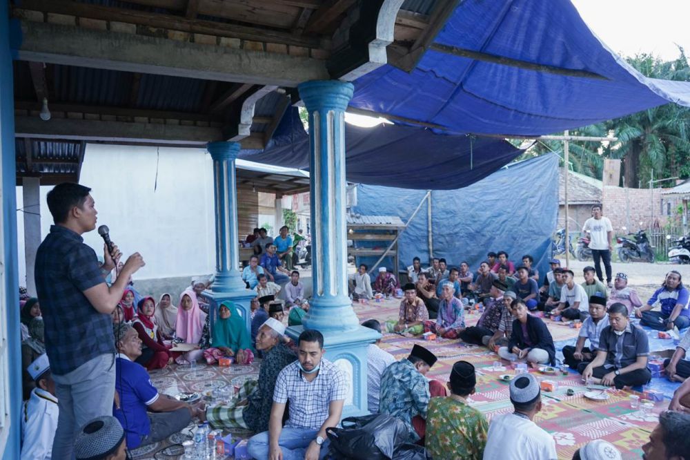Diskusi Hafiz Fattah bersama Masyarakat Danau Embat.