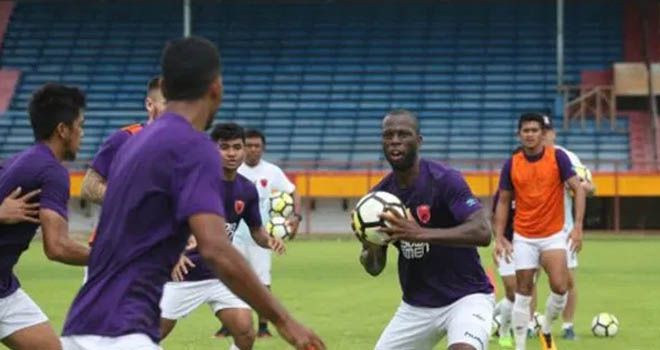 Latihan Perdana Tanpa Kepastian