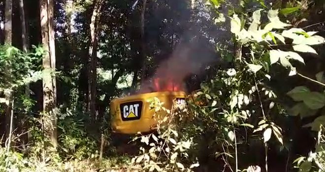 Masyarakat Bakar Ekskavator.