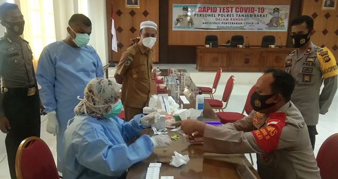 50 anggota Polres Tanjabbar di Rapid Test.