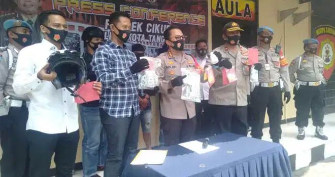 Ungkap kasus penyalahgunaan izin edar obat keras, Mapolsek Cikupa, Selasa (25/8).